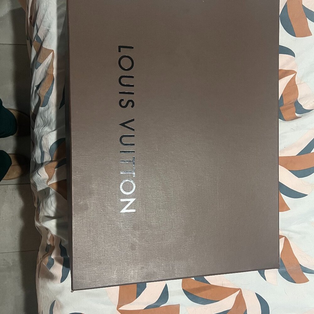 Louis Vuitton Utah leather Omaha Messenger Bag